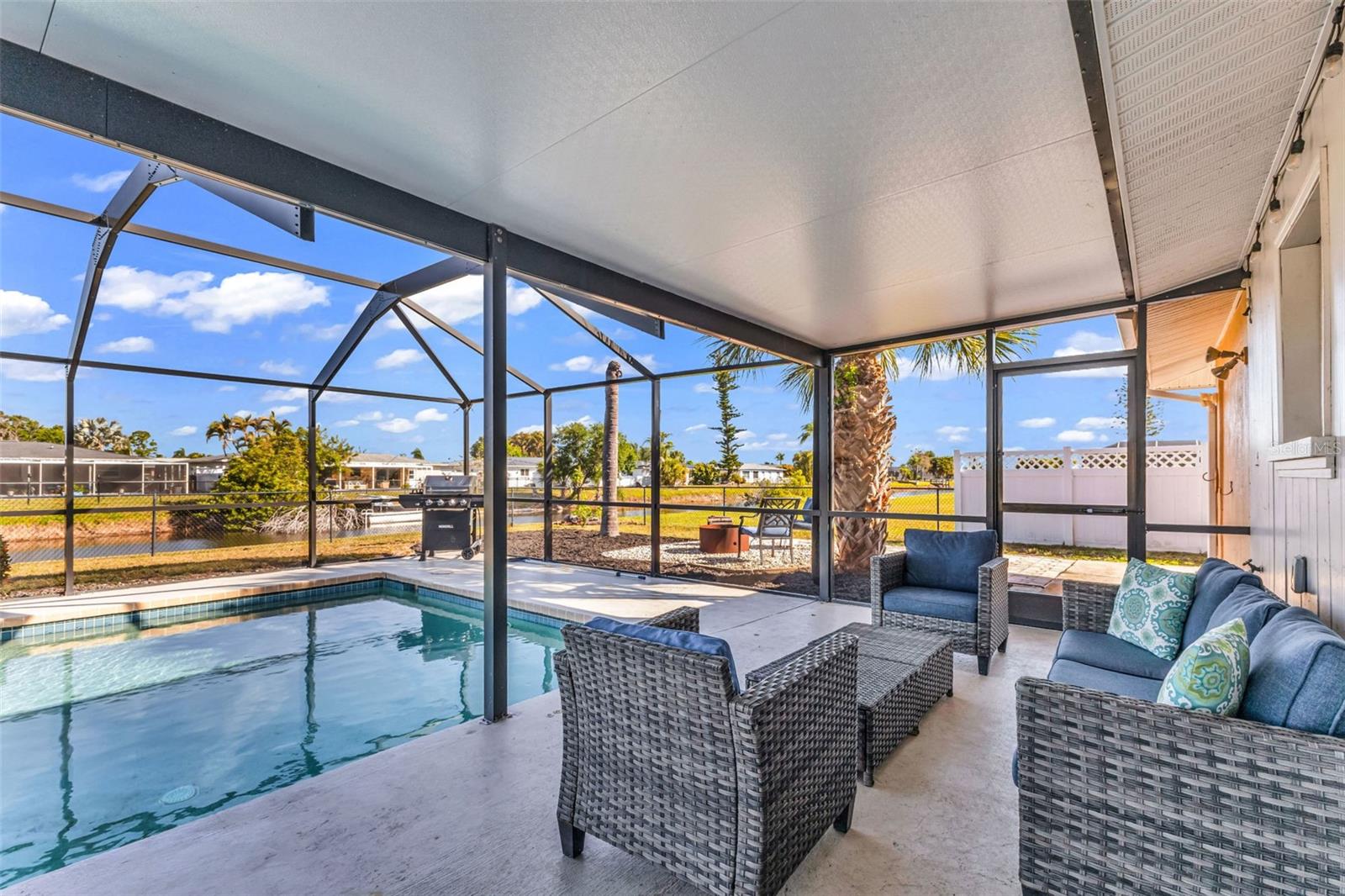 Image 33 of 54 For 18 Annapolis Lane