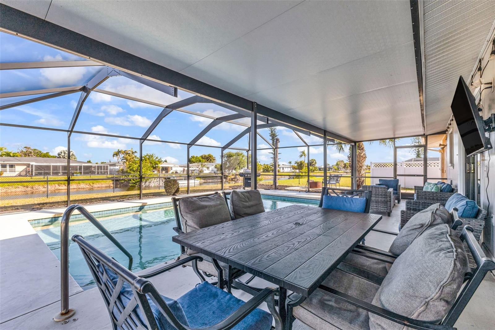 Image 35 of 54 For 18 Annapolis Lane