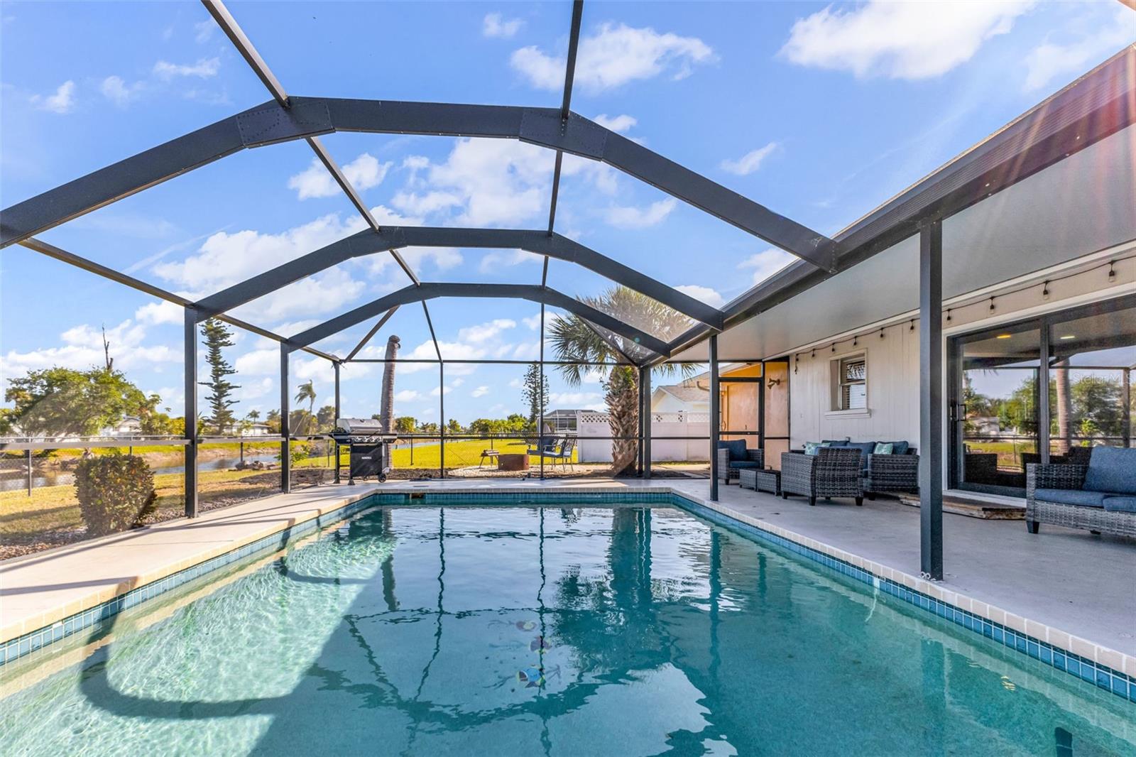 Image 36 of 54 For 18 Annapolis Lane