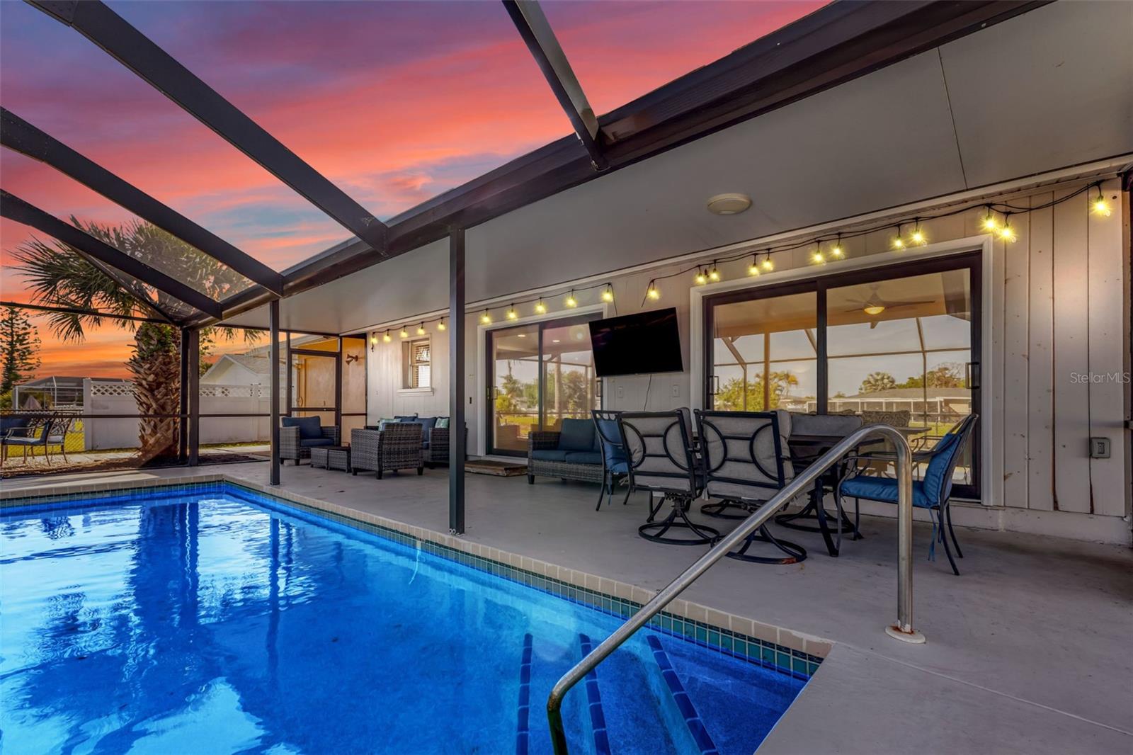 Image 37 of 54 For 18 Annapolis Lane