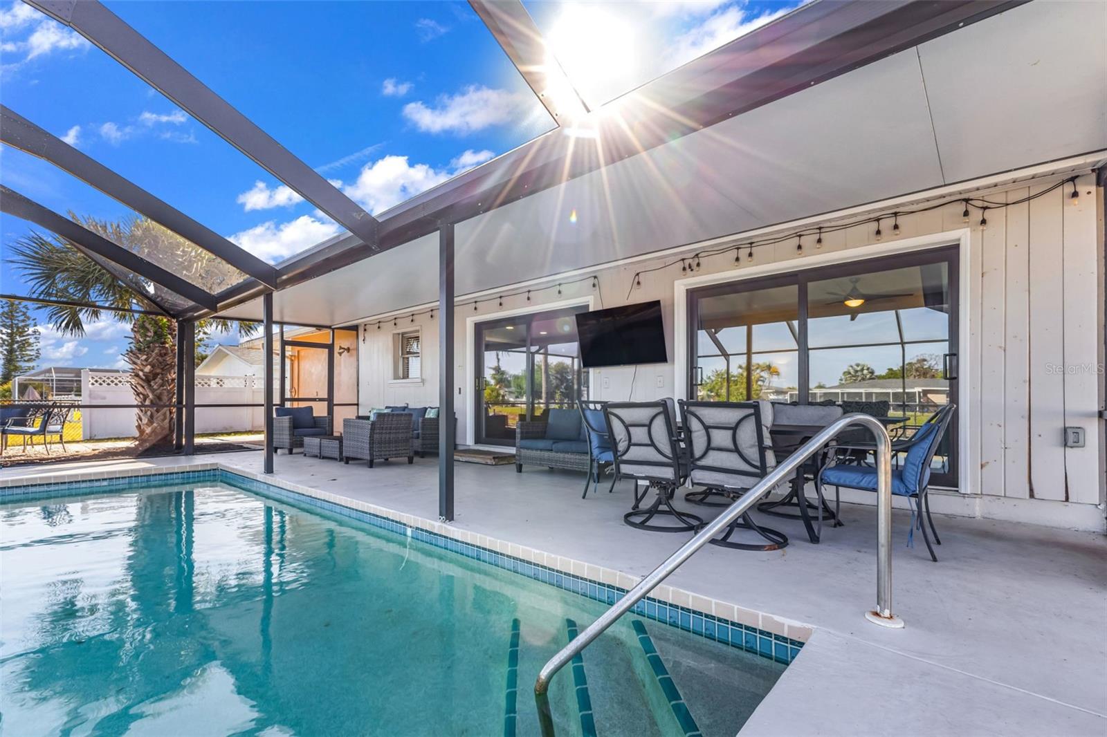 Image 38 of 54 For 18 Annapolis Lane