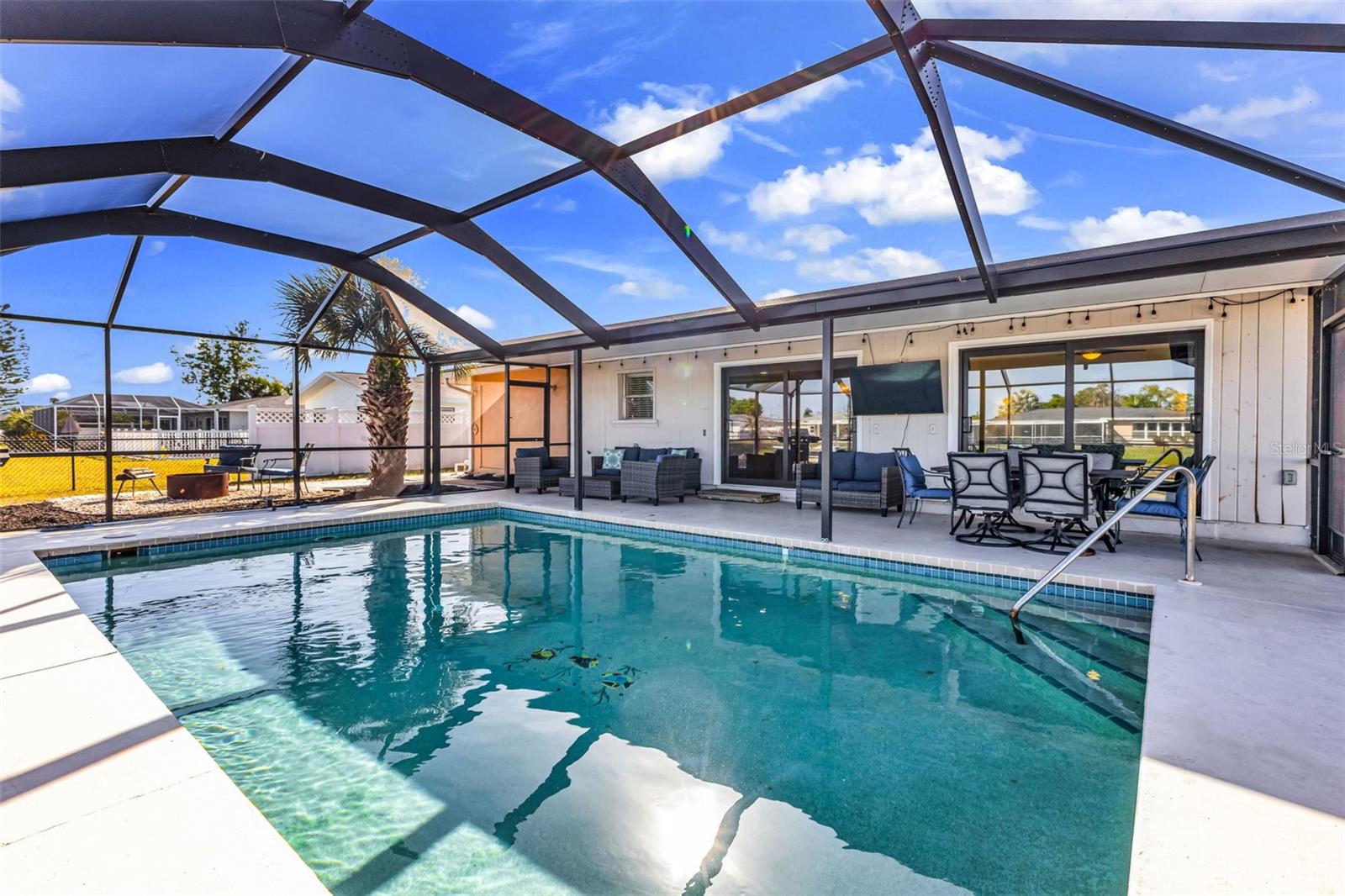 Image 39 of 54 For 18 Annapolis Lane