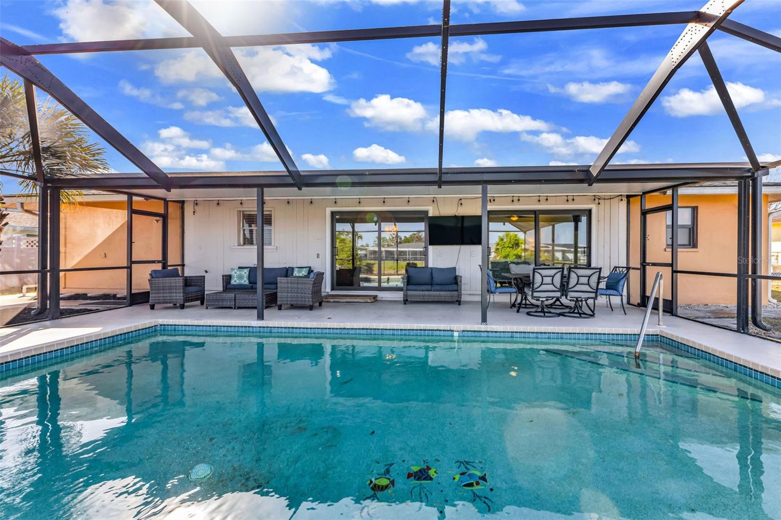 Image 40 of 54 For 18 Annapolis Lane