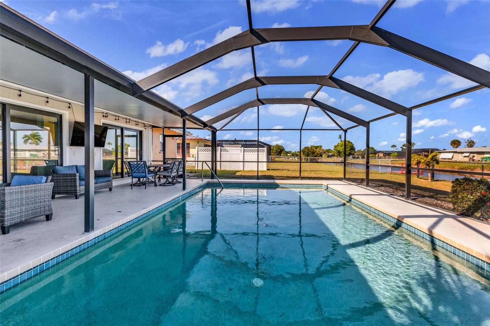 Image 41 of 54 For 18 Annapolis Lane