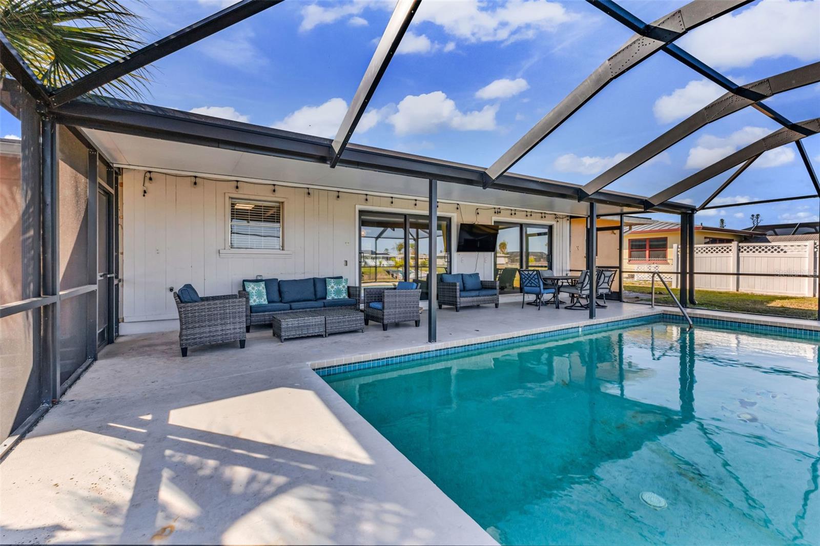 Image 42 of 54 For 18 Annapolis Lane