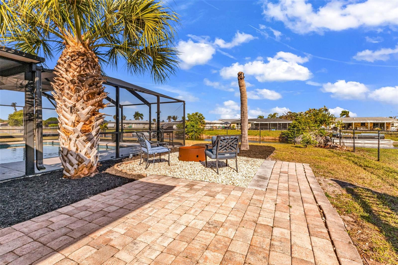 Image 43 of 54 For 18 Annapolis Lane