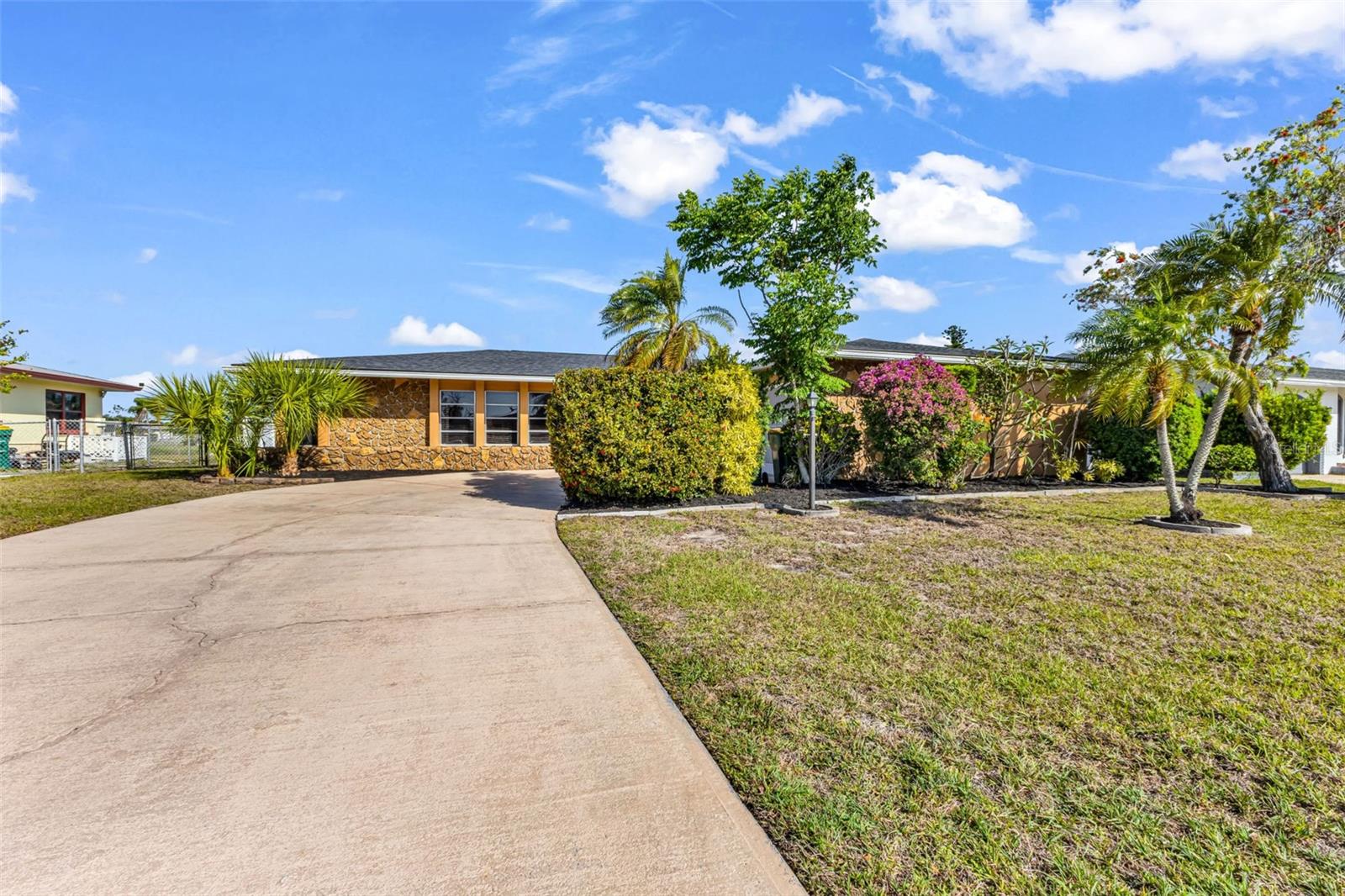 Image 49 of 54 For 18 Annapolis Lane