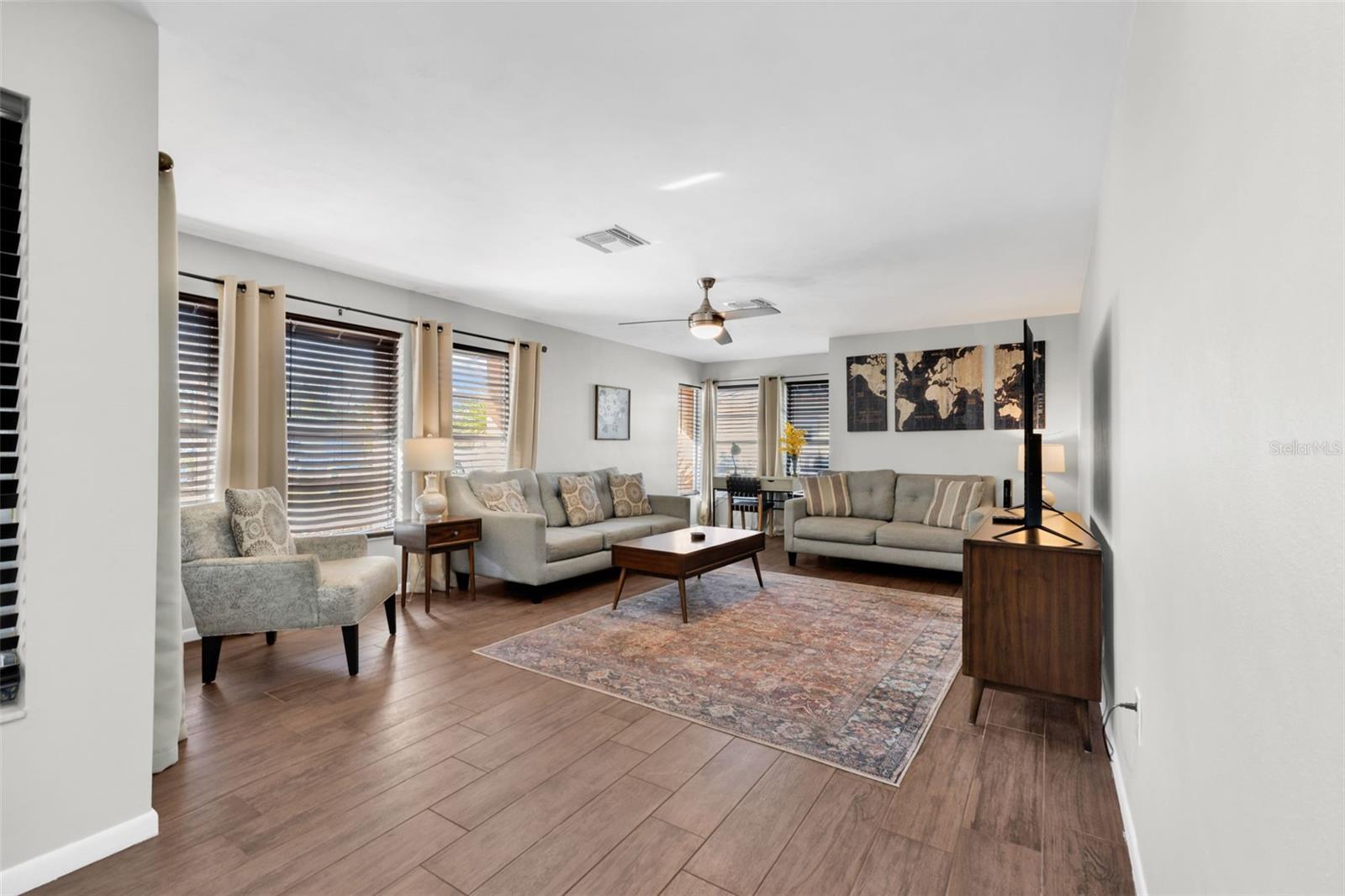 Image 7 of 54 For 18 Annapolis Lane