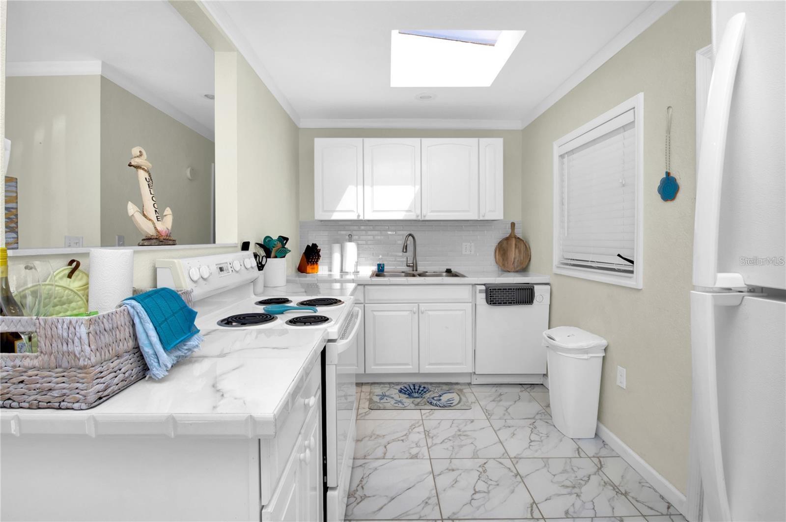 Image 16 of 32 For 815 Conreid Drive Ne