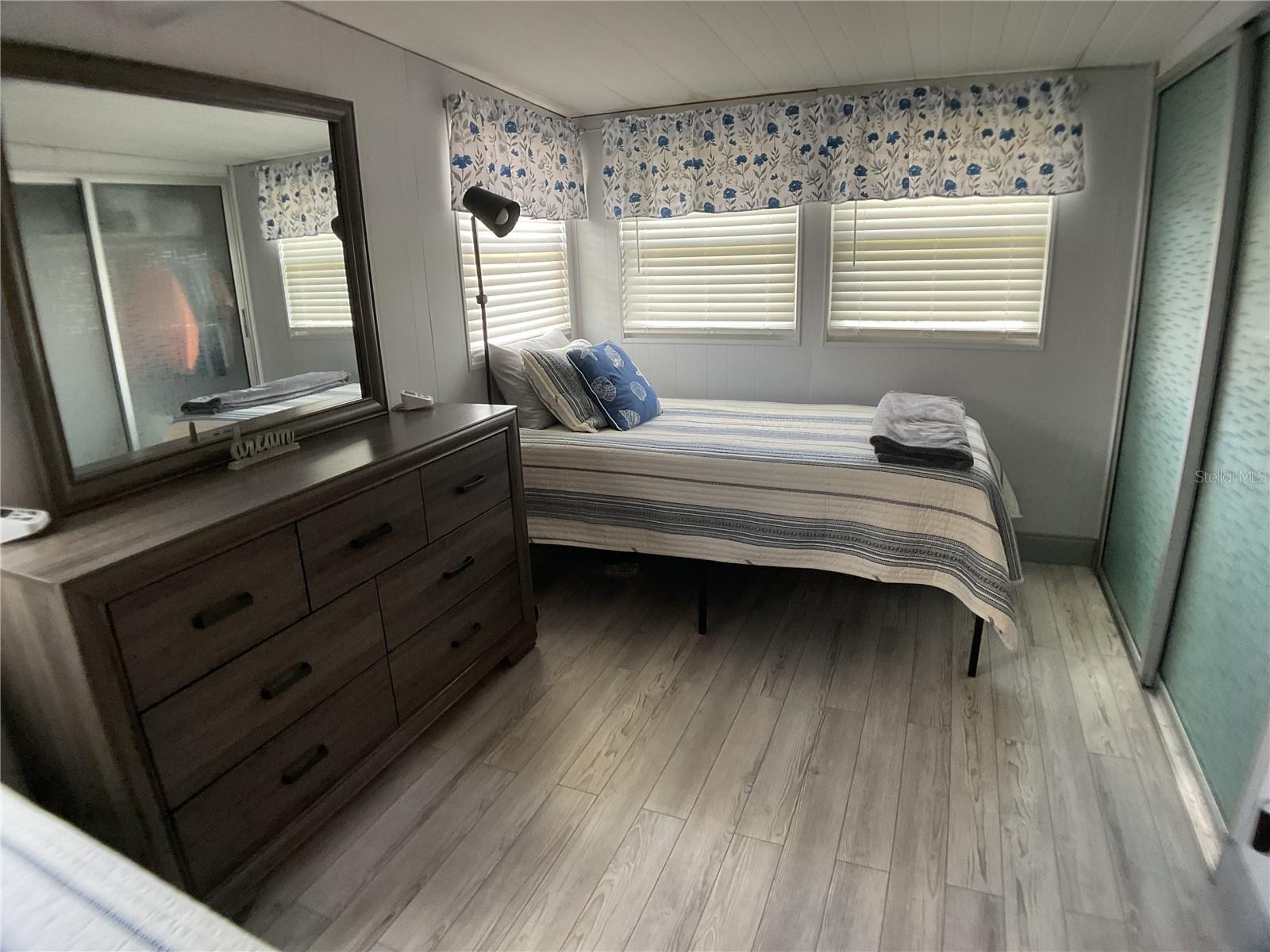 Image 18 of 39 For 2100 Kings Highway 577