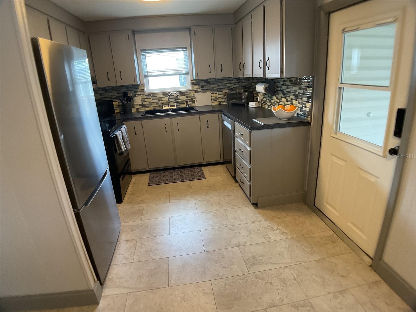 Image 4 of 39 For 2100 Kings Highway 577