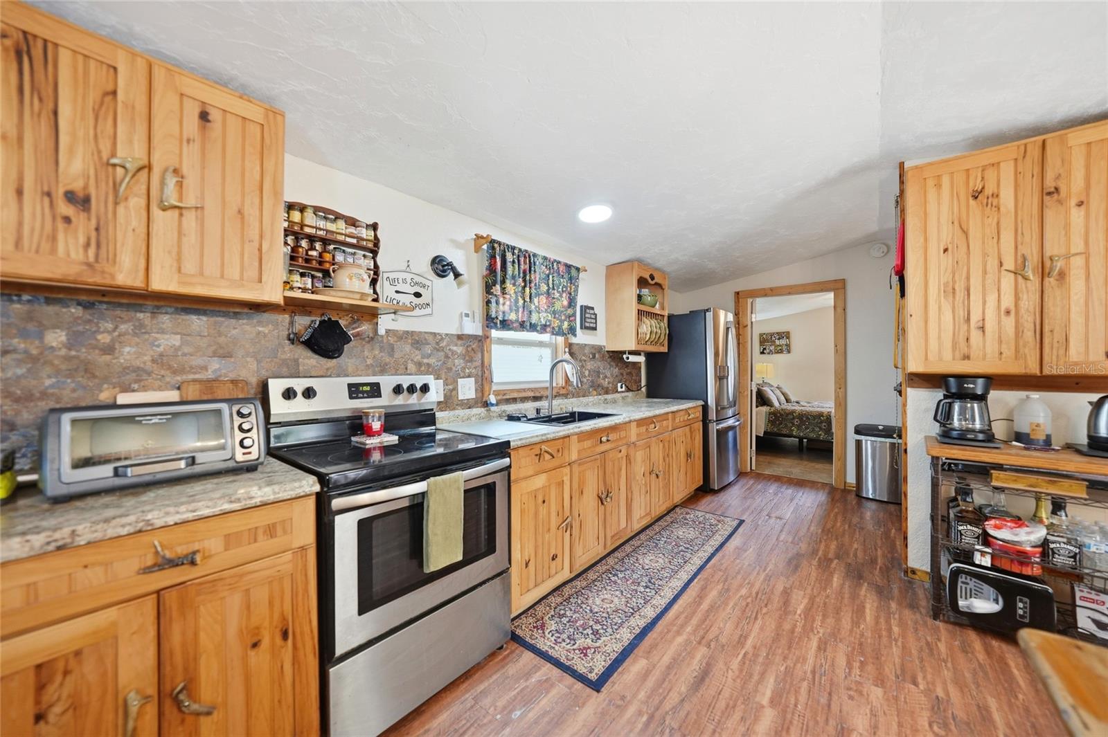 Image 10 of 47 For 2402 Pine Creek Avenue