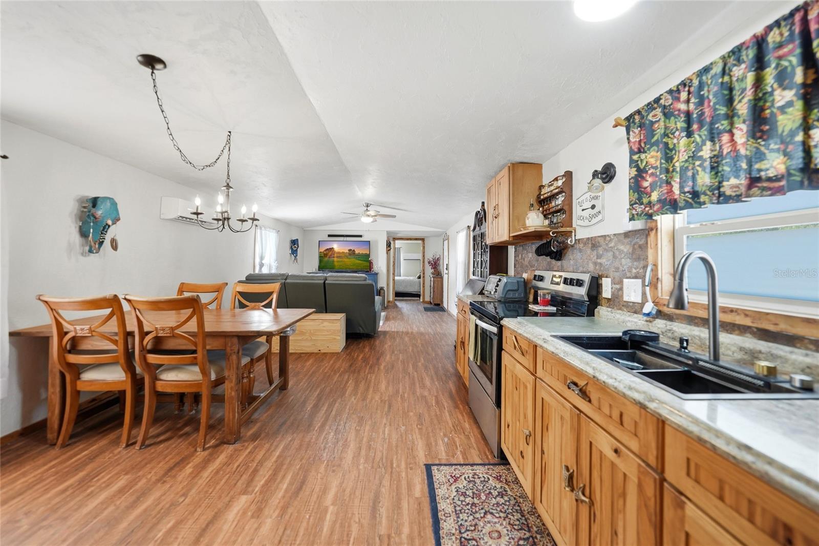 Image 11 of 47 For 2402 Pine Creek Avenue