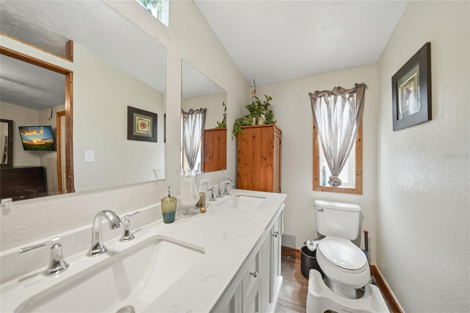 Image 16 of 47 For 2402 Pine Creek Avenue