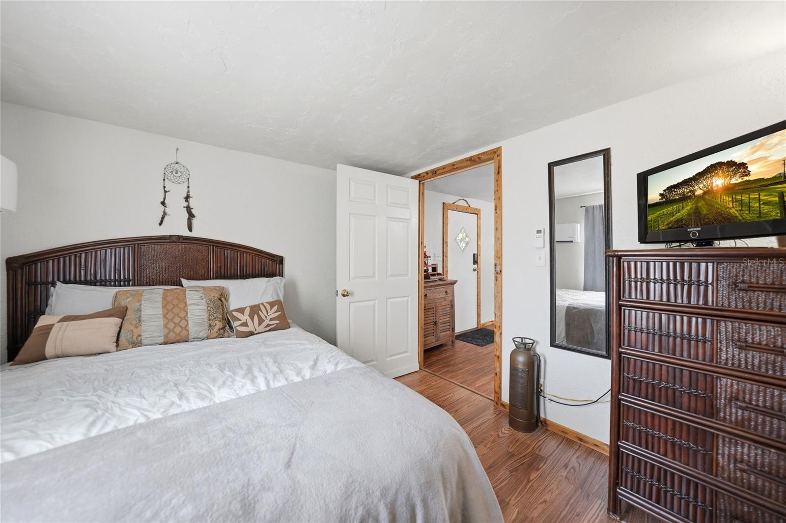 Image 17 of 47 For 2402 Pine Creek Avenue