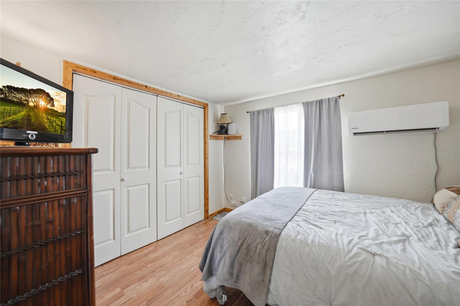 Image 18 of 47 For 2402 Pine Creek Avenue