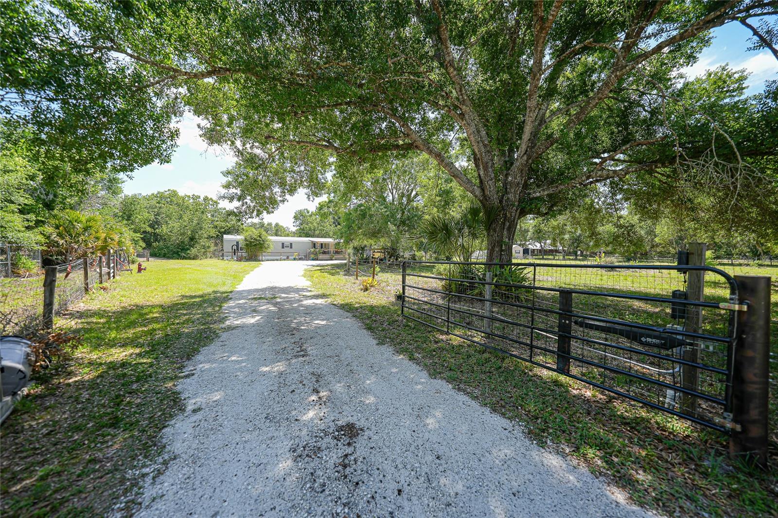 Image 38 of 47 For 2402 Pine Creek Avenue