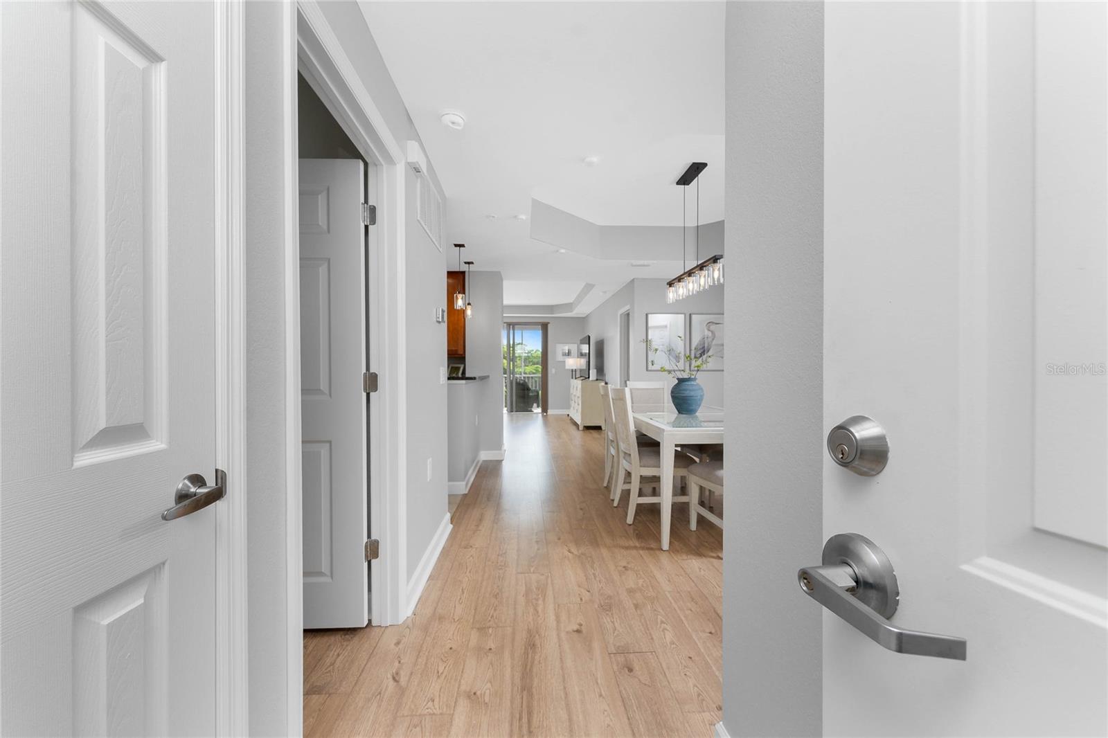 Image 4 of 59 For 2001 Bal Harbor Boulevard 2203