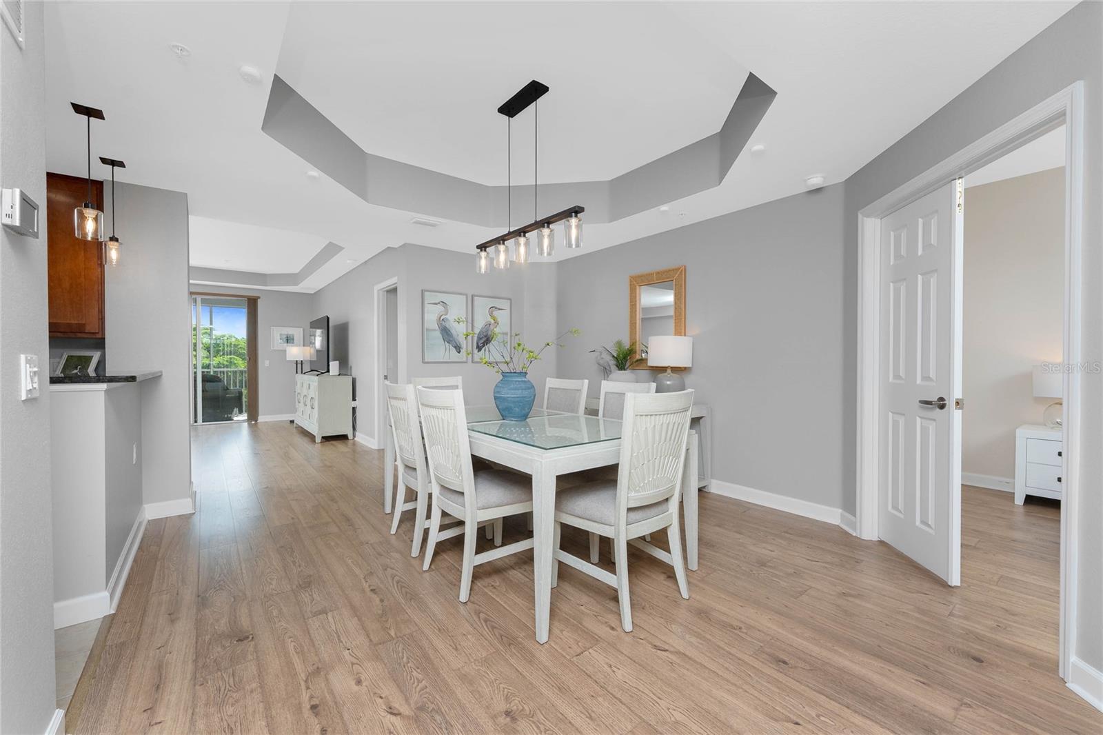 Image 5 of 59 For 2001 Bal Harbor Boulevard 2203