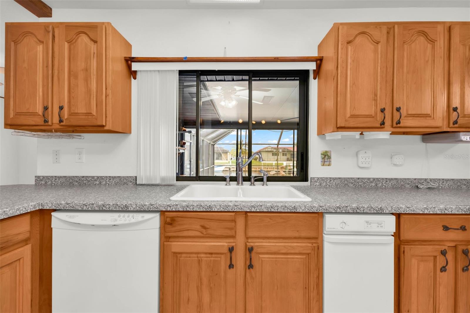 Image 17 of 100 For 238 Fry Terrace Se