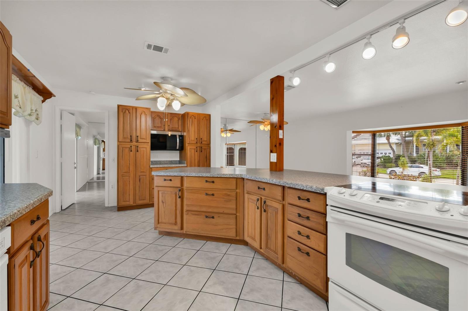 Image 18 of 100 For 238 Fry Terrace Se