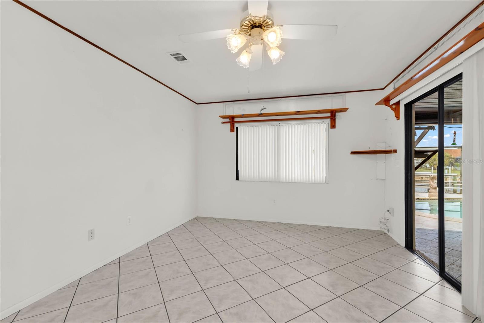 Image 25 of 100 For 238 Fry Terrace Se