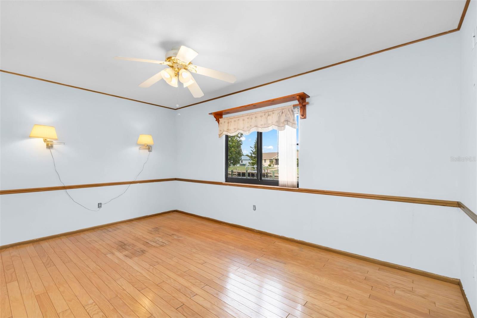 Image 30 of 100 For 238 Fry Terrace Se