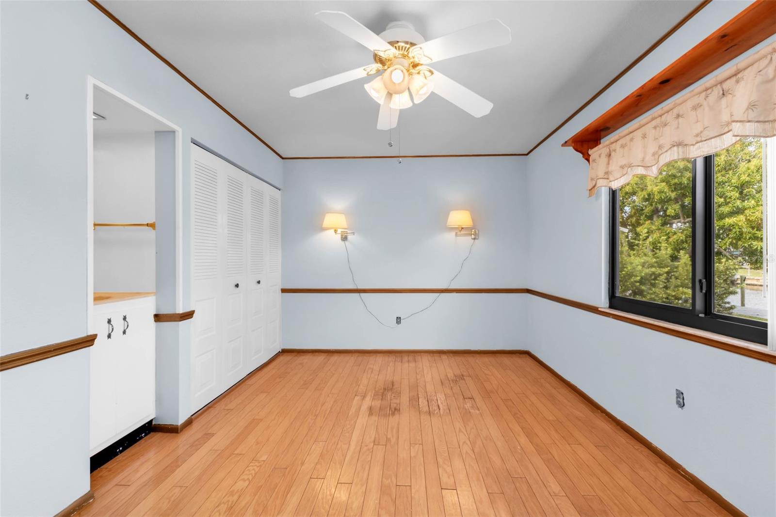 Image 31 of 100 For 238 Fry Terrace Se