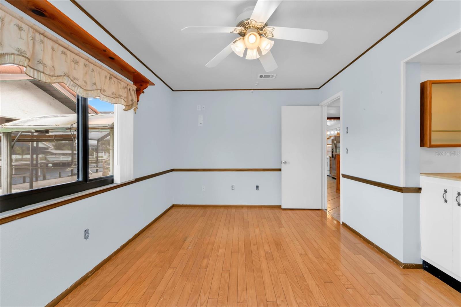 Image 33 of 100 For 238 Fry Terrace Se