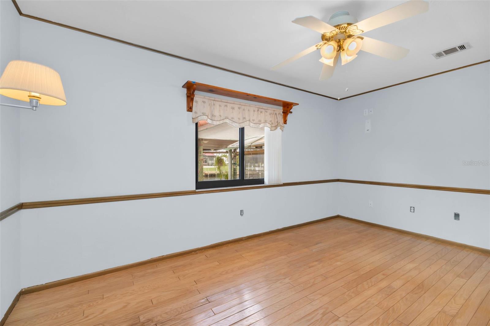 Image 34 of 100 For 238 Fry Terrace Se