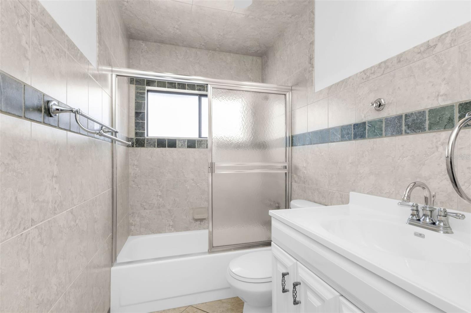 Image 35 of 100 For 238 Fry Terrace Se