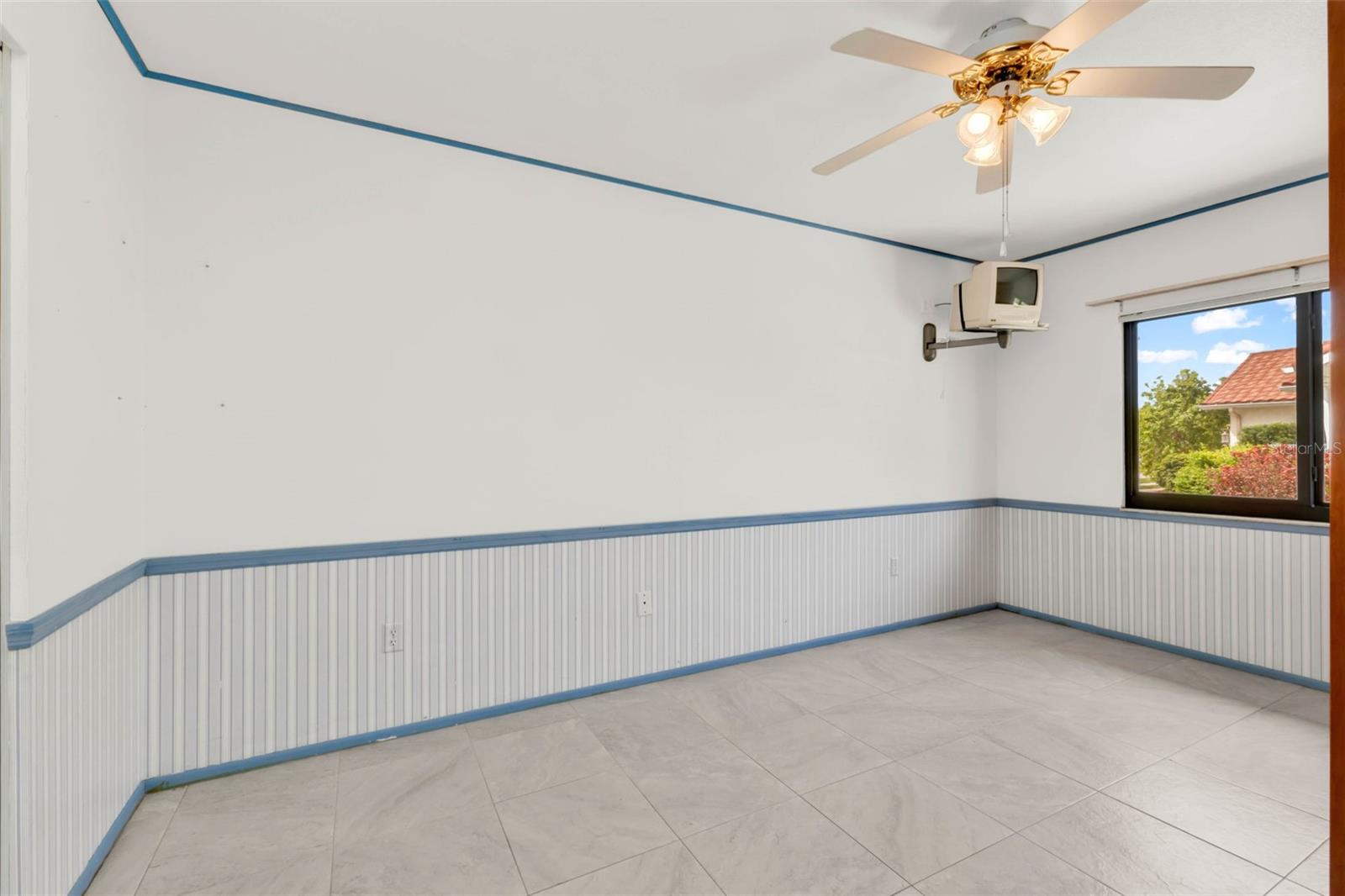 Image 36 of 100 For 238 Fry Terrace Se