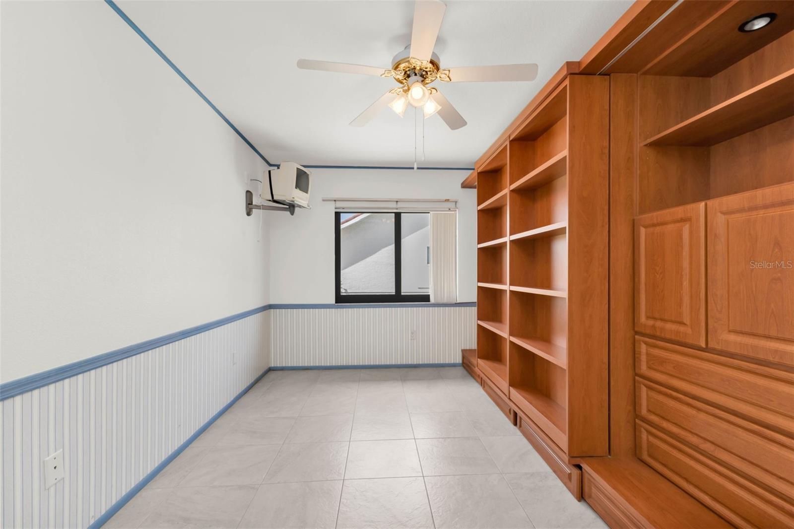 Image 37 of 100 For 238 Fry Terrace Se