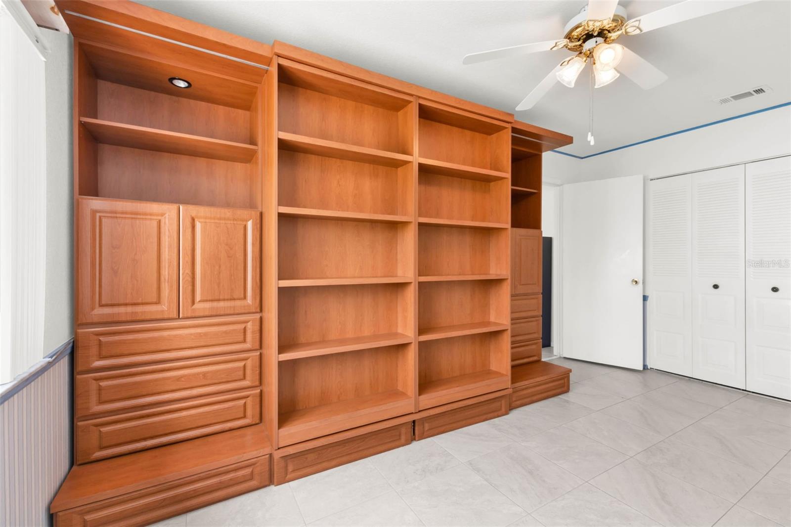 Image 38 of 100 For 238 Fry Terrace Se