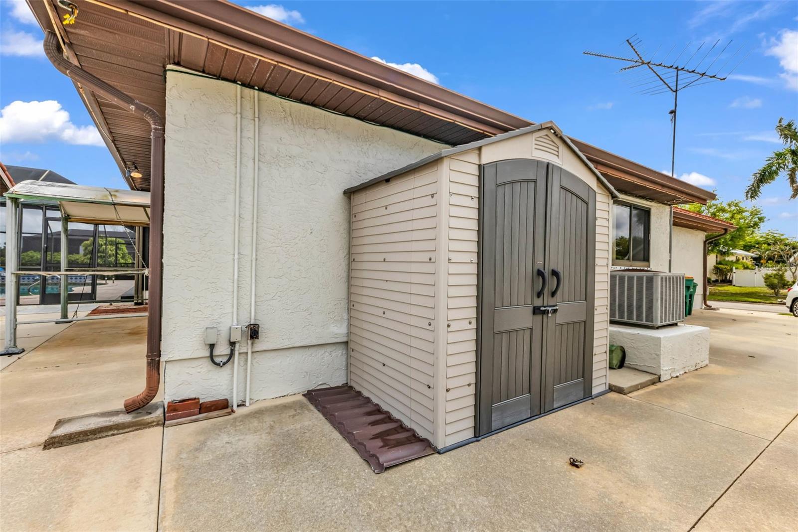 Image 64 of 100 For 238 Fry Terrace Se