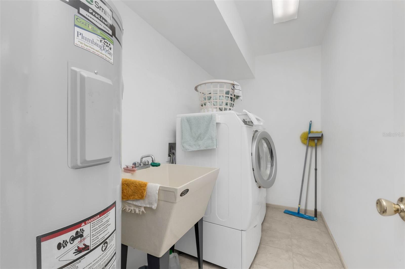 Image 16 of 56 For 8268 Sunnybreeze Road