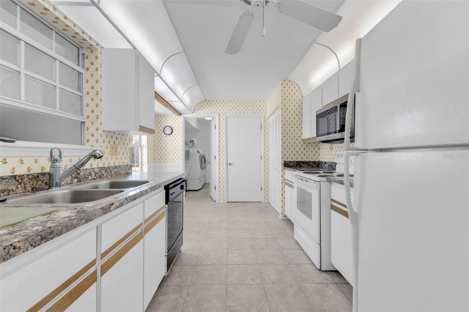 Image 28 of 56 For 8268 Sunnybreeze Road