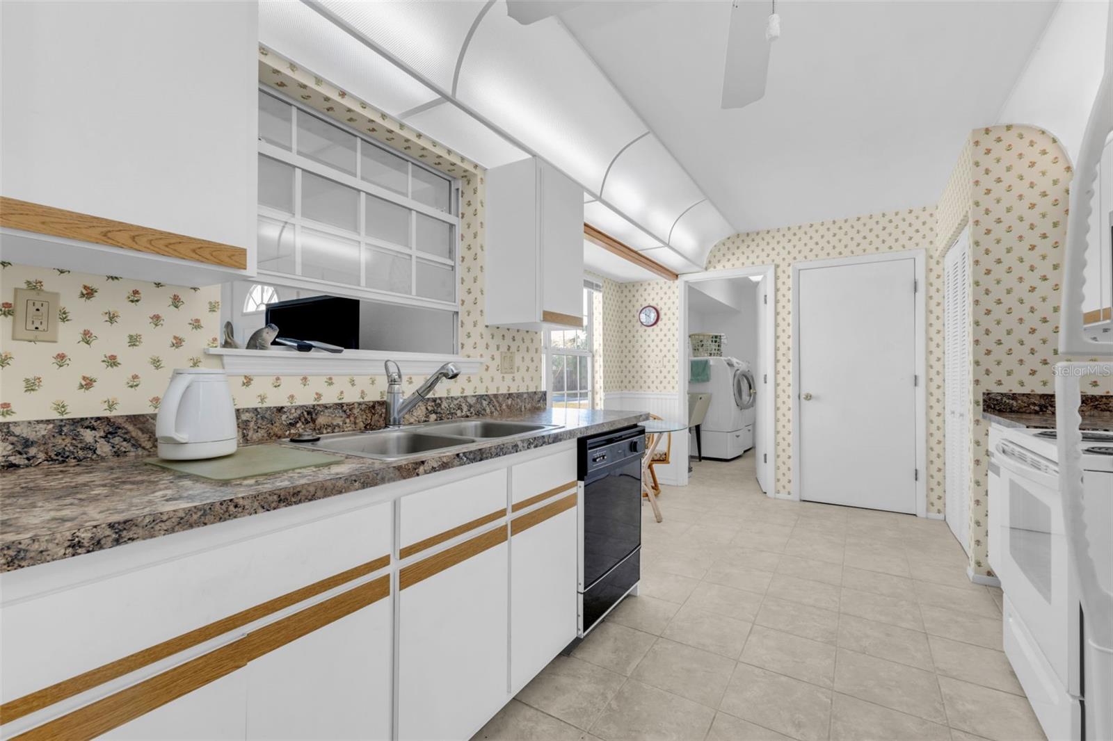 Image 29 of 56 For 8268 Sunnybreeze Road