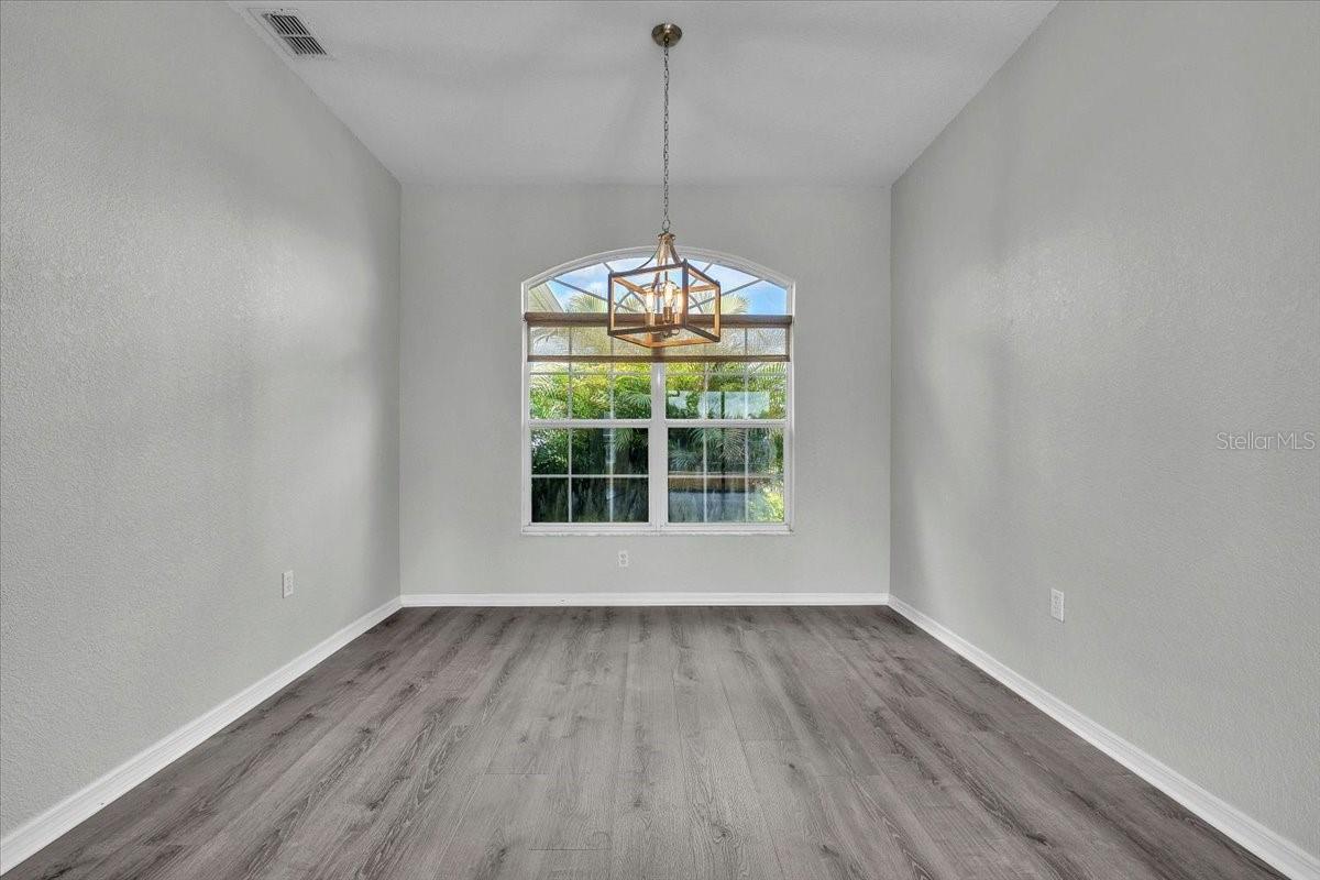 Image 17 of 62 For 24225 Westgate Boulevard