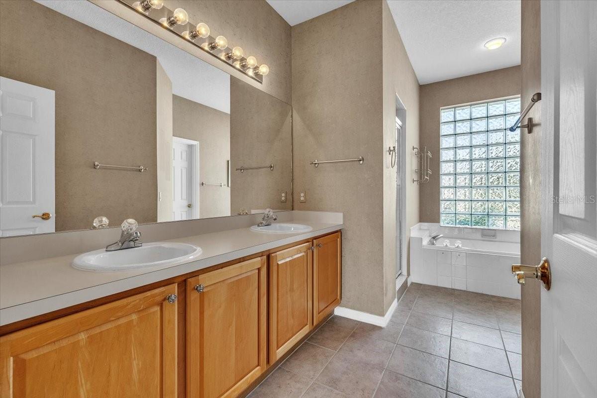 Image 24 of 62 For 24225 Westgate Boulevard