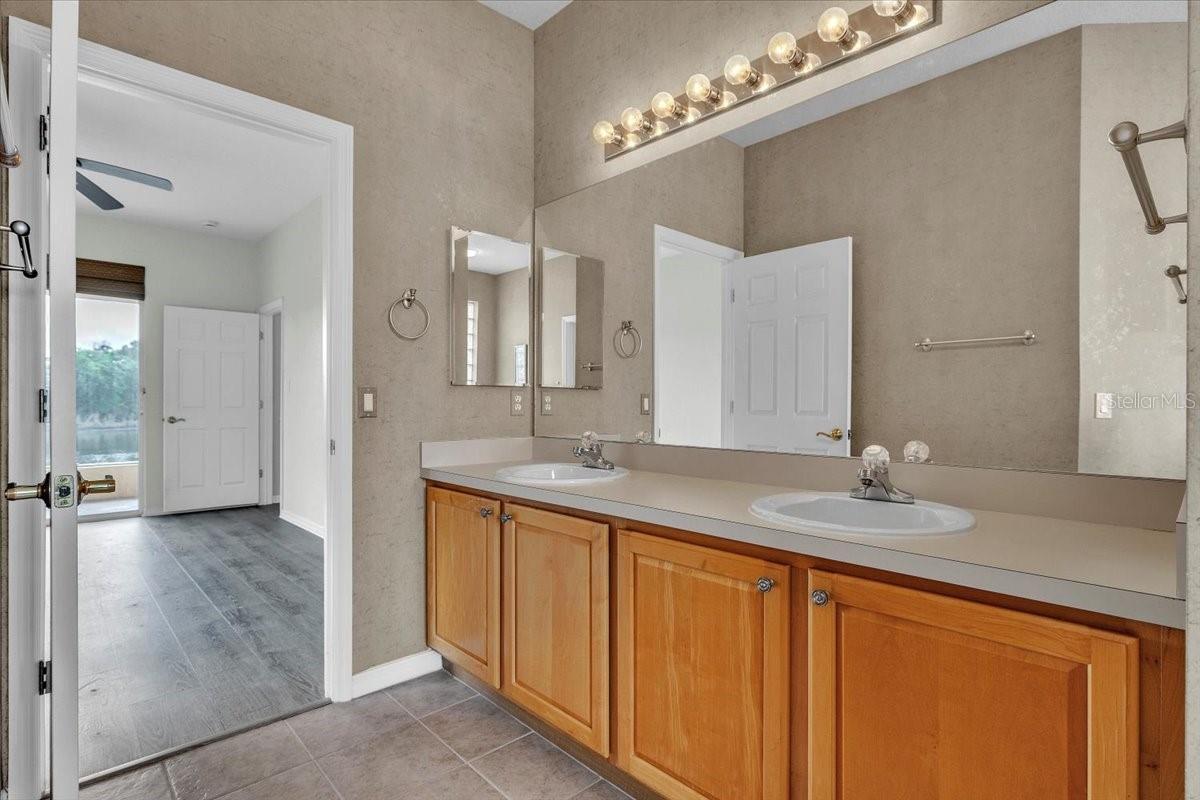 Image 25 of 62 For 24225 Westgate Boulevard