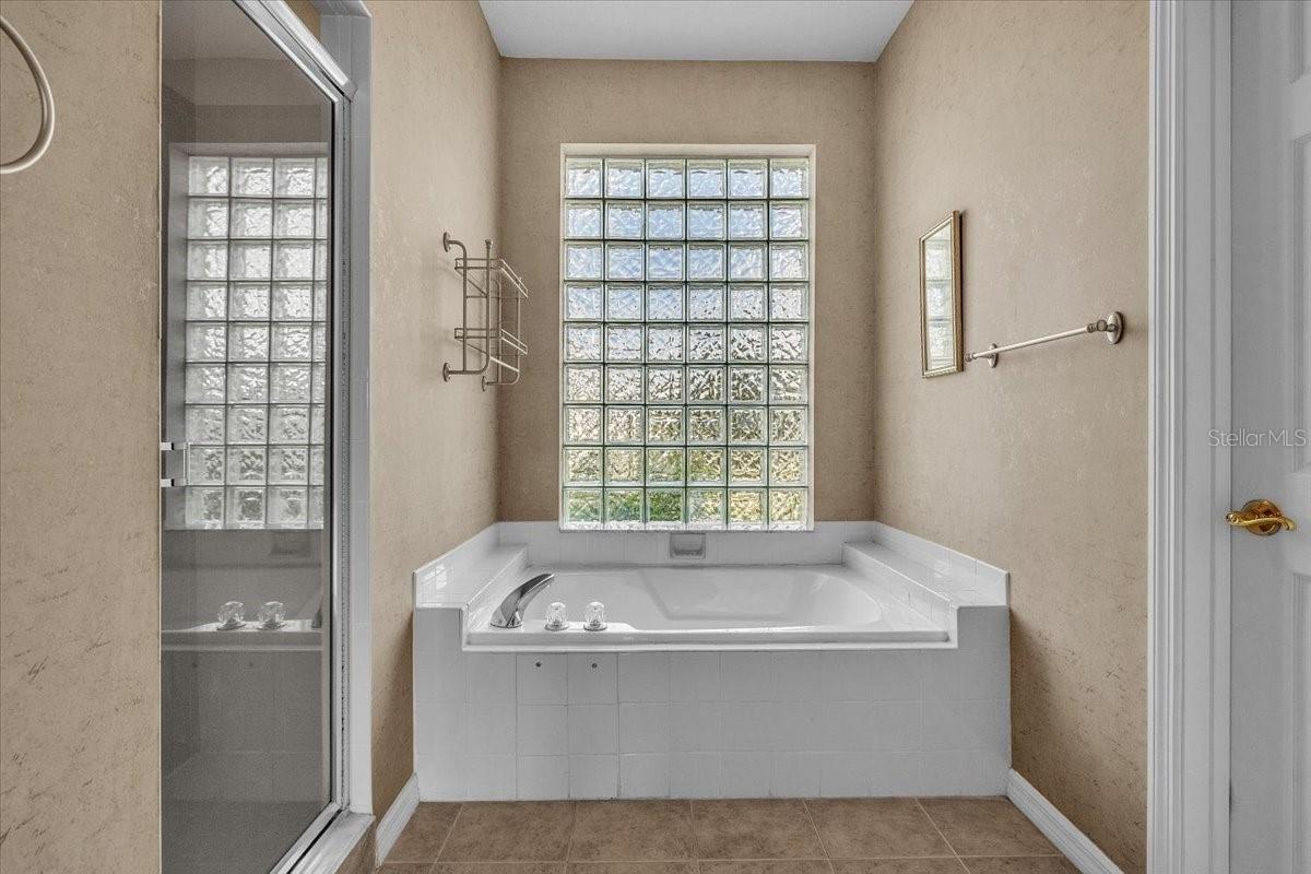 Image 26 of 62 For 24225 Westgate Boulevard