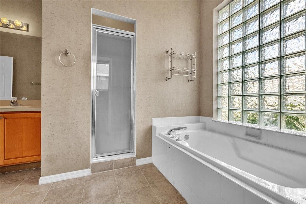 Image 27 of 62 For 24225 Westgate Boulevard