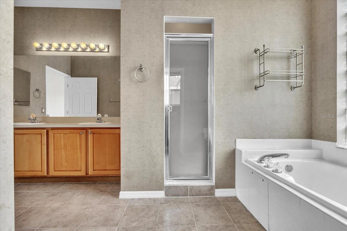 Image 28 of 62 For 24225 Westgate Boulevard