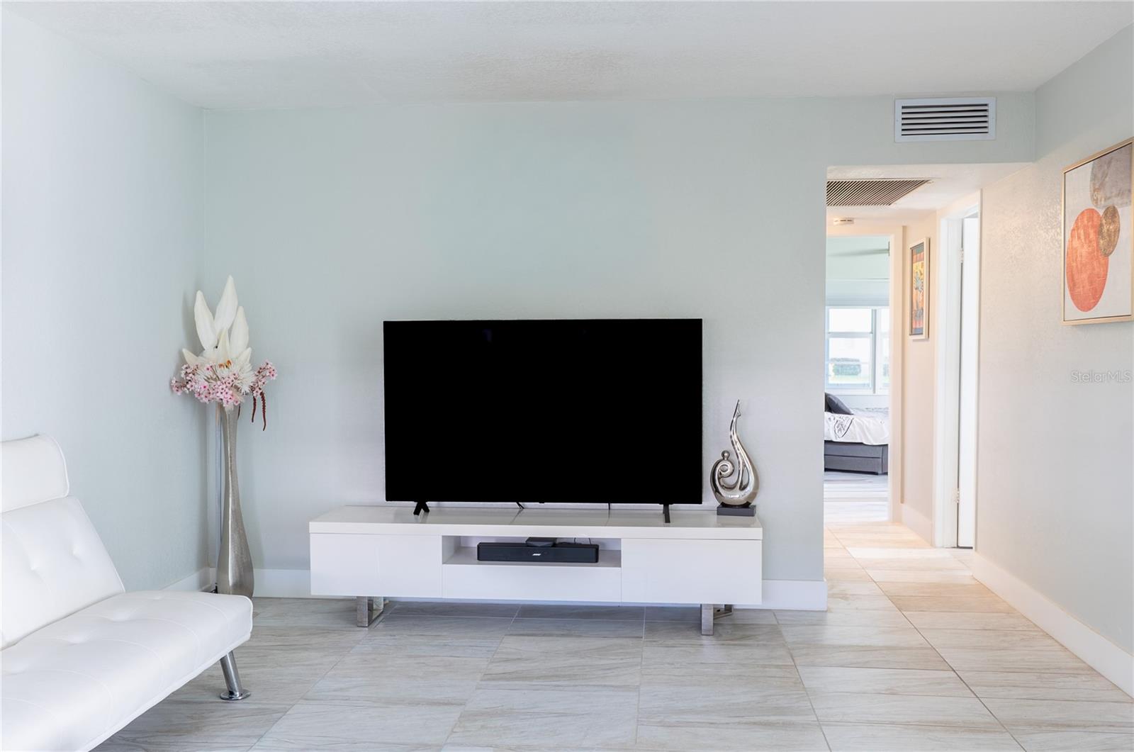 Image 10 of 25 For 592 Fanshaw O  592