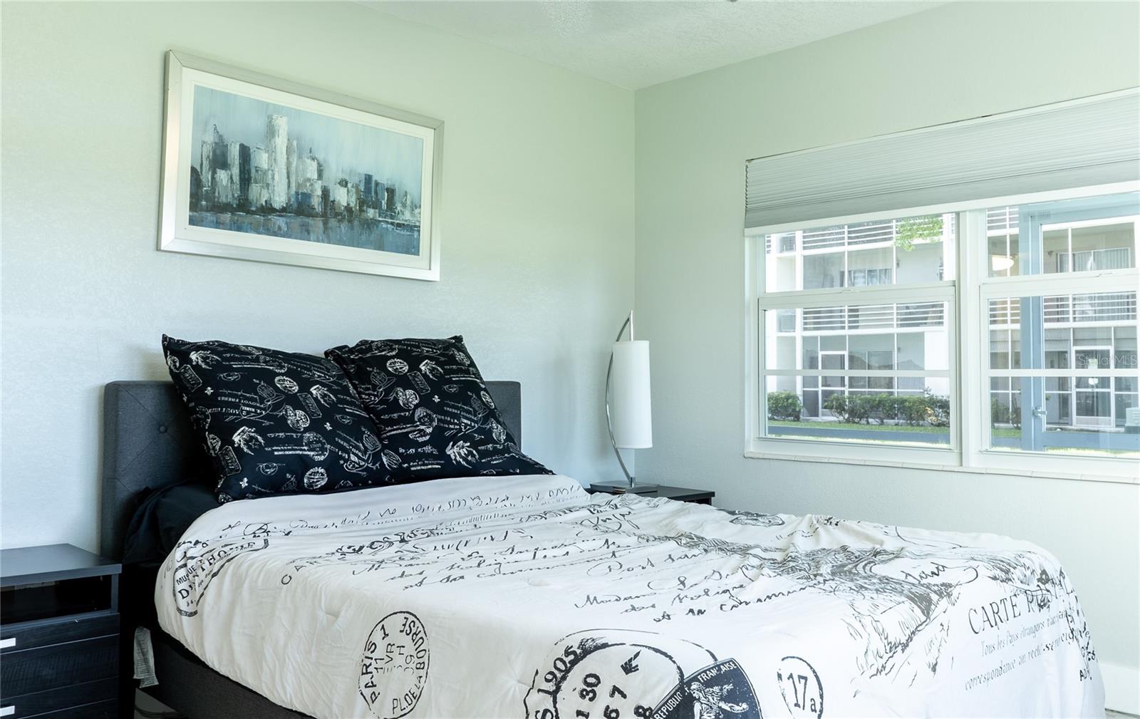 Image 12 of 25 For 592 Fanshaw O  592