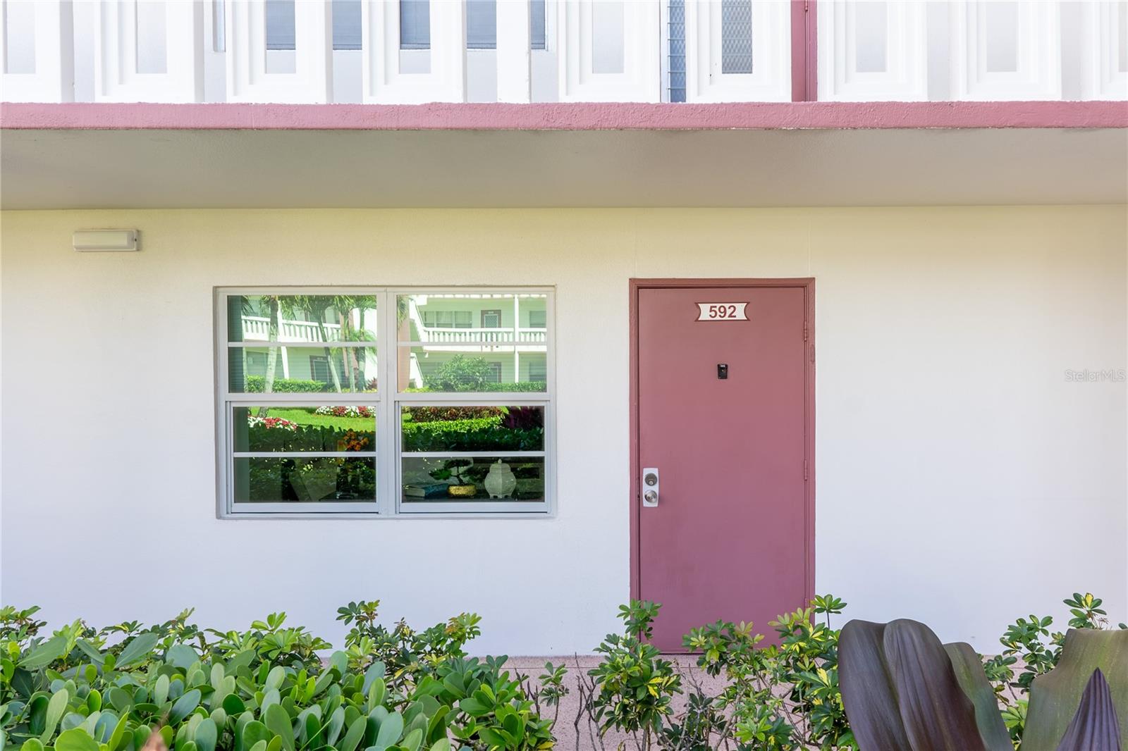 Image 16 of 25 For 592 Fanshaw O  592