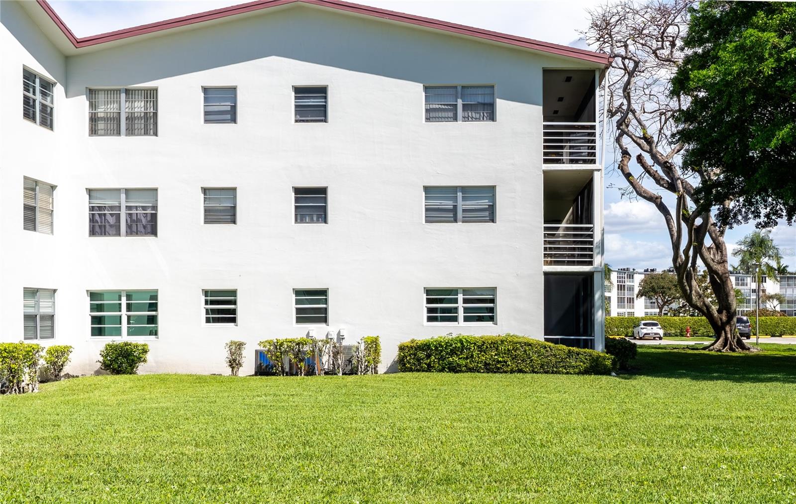 Image 20 of 25 For 592 Fanshaw O  592