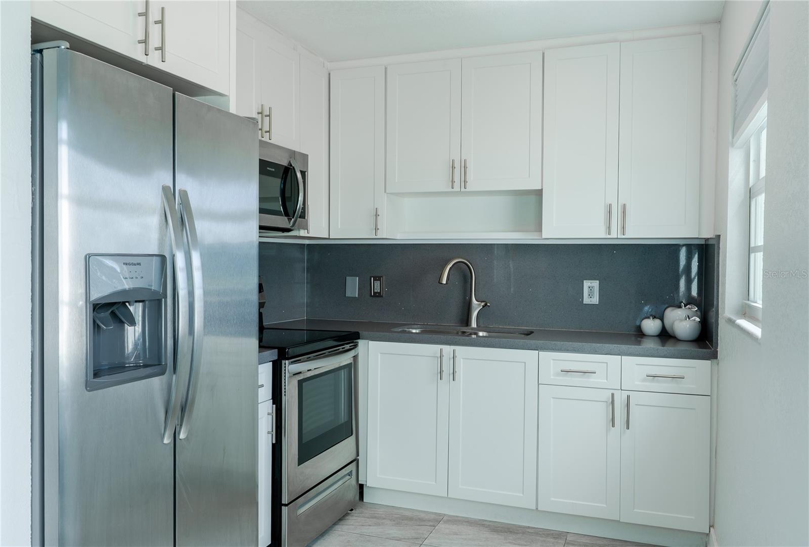 Image 4 of 25 For 592 Fanshaw O  592