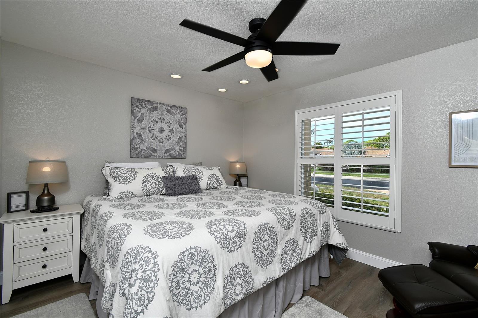 Image 19 of 34 For 3945 Cape Cole Boulevard